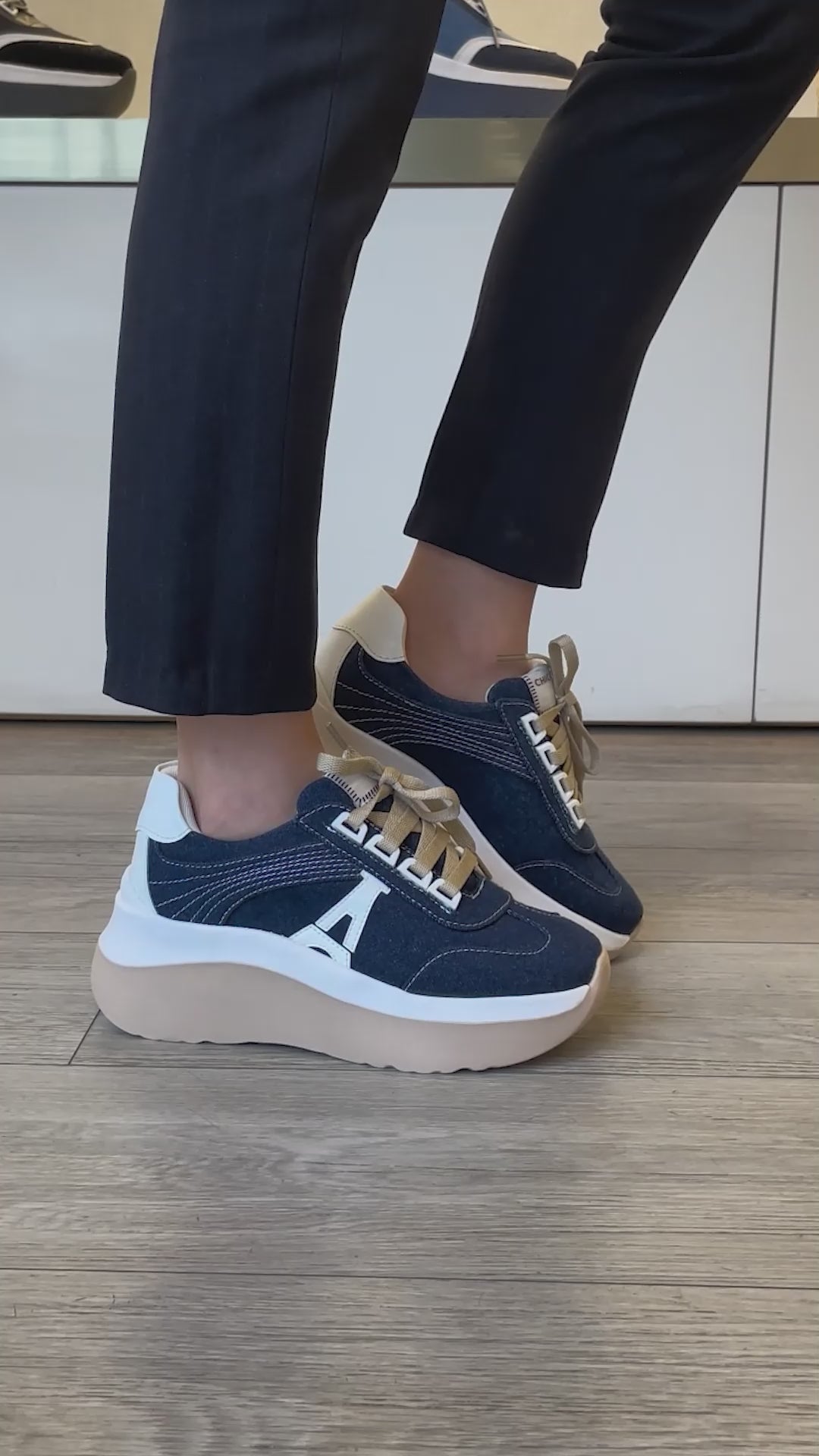 PARISIAN CURVES DENIM